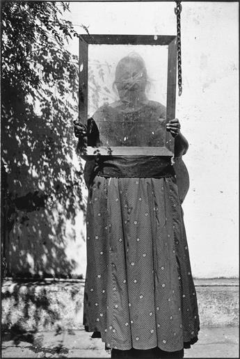 GRACIELA ITURBIDE (1942- ) Choice suite of 5 photographs from Mujeres de Juchitan.